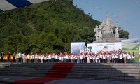 越侨清年参加在清化省举行的交流活动 