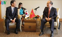 阮生雄会见韩国一流企业集团和韩越友协领导人