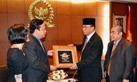 越南国会副主席黄玉山访问印度尼西亚