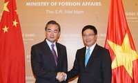 越南外长同中国外长举行会谈
