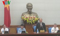 阮春福与前江省主要领导同志座谈