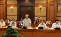 阮富仲与昆嵩省省委常委会举行座谈