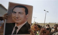 埃及推迟对穆巴拉克和穆斯林兄弟会领导人审讯