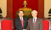阮富仲会见老挝万象市长