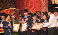 河内举行2013年大学毕业生状元表彰活动