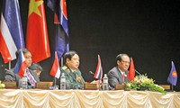 越南参加东盟国防部长非正式会议