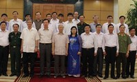 阮富仲与莱州省省委常委会举行座谈会
