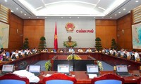 越南政府举行8月例行记者会