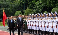 新加坡总理李显龙继续访越行程