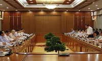 越共中央政治局同海防市委常委会举行工作座谈会
