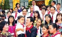 越南国家主席张晋创向全国少年儿童致信祝贺中秋节