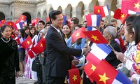 欢迎阮晋勇总理访问法国的仪式在巴黎举行