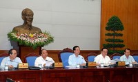 今年最后三个月越南致力于解决经济困难
