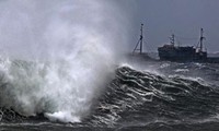 台风“蝴蝶”造成中国广东三艘渔船沉没