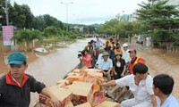 越南中部各省紧急克服洪灾影响