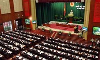 越南十三届国会六次会议分组讨论《1992年宪法修正草案》
