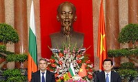 保加利亚总统普列夫内利耶夫正式访问越南