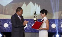 我台“热线广播”节目荣获2013年亚太广播联盟特别奖