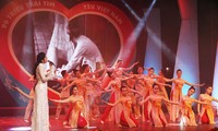 “9000万颗热爱越南的心”音乐晚会在河内举行