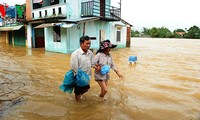 越南政府总理指导克服中部、西原地区大雨和洪灾影响
