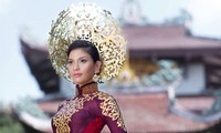 越南传统长衫—“奥黛”惊艳2013年世界环球小姐大赛