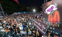 泰国民众举行示威反对特赦法草案