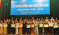越南教育培训部对160名优秀教师进行表彰
