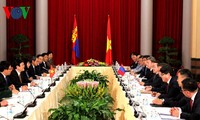 张晋创主席同蒙古国总统额勒贝格道尔吉举行会谈
