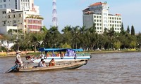 越南13届国会6次会议讨论《水路交通法修正案（草案）》