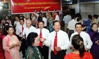 范平明前往老挝驻越大使馆祝贺老挝国庆