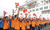 东盟和日本青年参加在新加坡举行的交流活动
