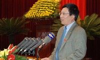 越南政府副总理范平明与广宁省选民进行接触