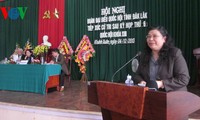 越南国会副主席丛氏放与多乐省选民接触