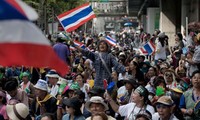 泰国政府呼吁反政府集会领导人自首