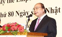 日本驻越大使举行日皇诞辰80周年和国庆招待会