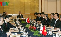 阮晋勇总理与日本企业对话