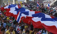 泰国：示威者停止包围候选人登记地点