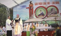 越南祖国阵线向谅山和高平教区教徒致以圣诞祝贺