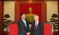 越南党和国家领导人会见柬埔寨首相洪森