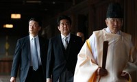 日本首相安倍参拜靖国神社
