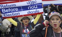 泰国：警方动用催泪瓦斯阻止示威者的冲击