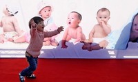 中国正式放宽独生子女政策