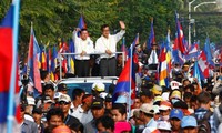 柬埔寨反对党宣布暂停示威游行