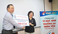 旅居奥地利越南人捐款一千欧元在长沙岛县生存乡建设学校