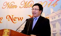 范平明突出阐述2013年越南外交成就