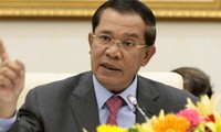 柬埔寨首相洪森警告不会饶恕任何推翻政府阴谋