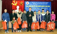 越南各地、各部门为特困者、劳动者过好年提供帮助