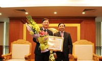 韩国驻越大使馆参赞荣获“为了资源环境事业”纪念章