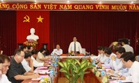 越南政府副总理黄忠海视察西宁省