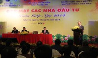 越南国会主席阮生雄出席投资者见面会